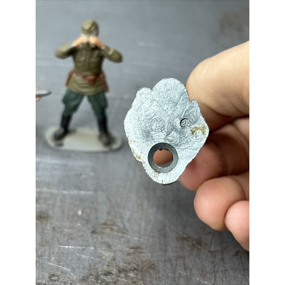 Lot of 4 WWII Soldiers & Officers 1:35 Scale Models‎ Completed and Painted - Picture 6 of 6